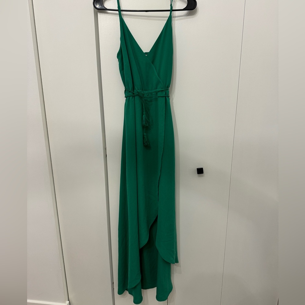 Emerald green BB Dakota dress. Formal or casual summer dress